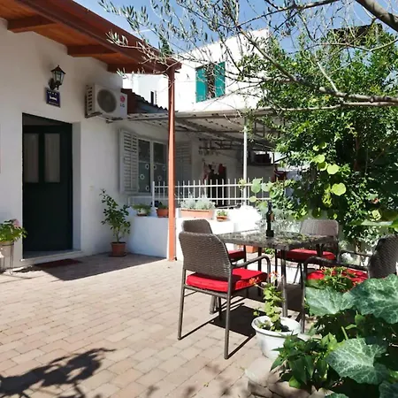 Διαμέρισμα With Garden Ana *