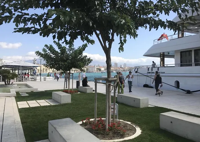 With Garden Ana Σπλιτ