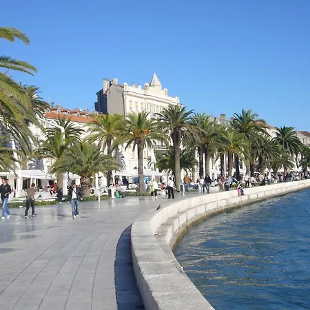 With Garden Ana Apartman Split