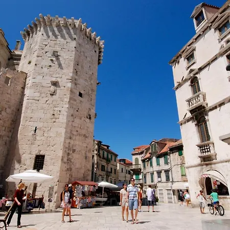 With Garden Ana Apartman