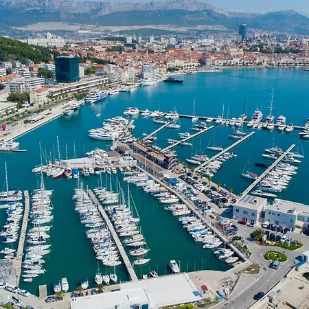 Apartman With Garden Ana