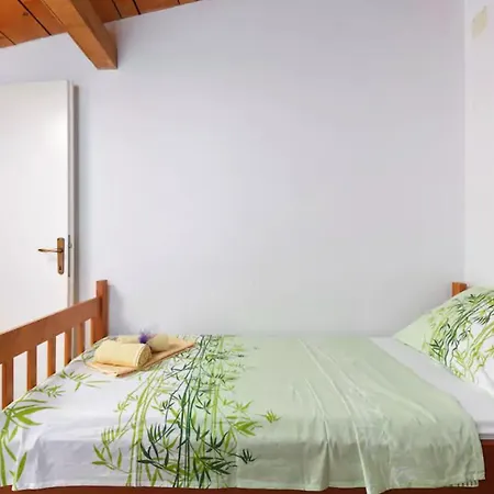 With Garden Ana Split