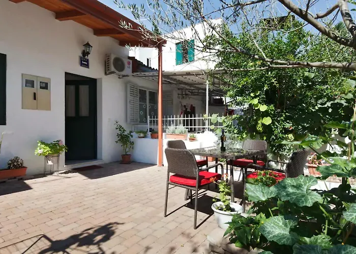 Apartman With Garden Ana *