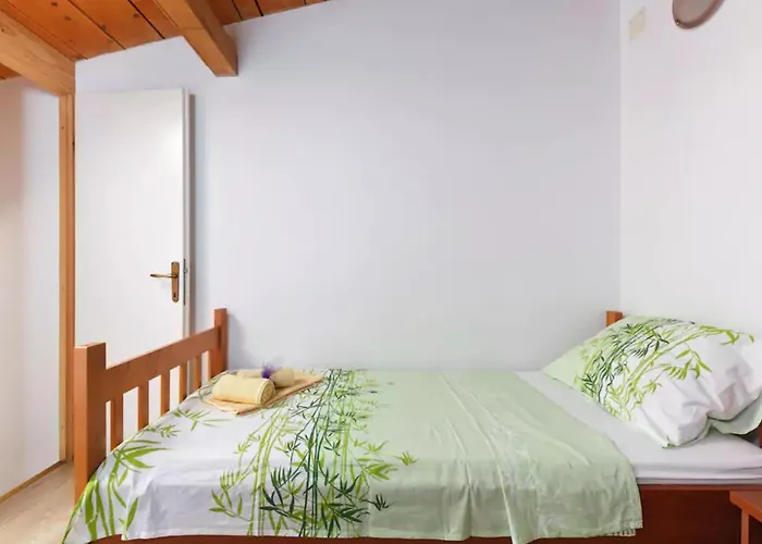 With Garden Ana Split